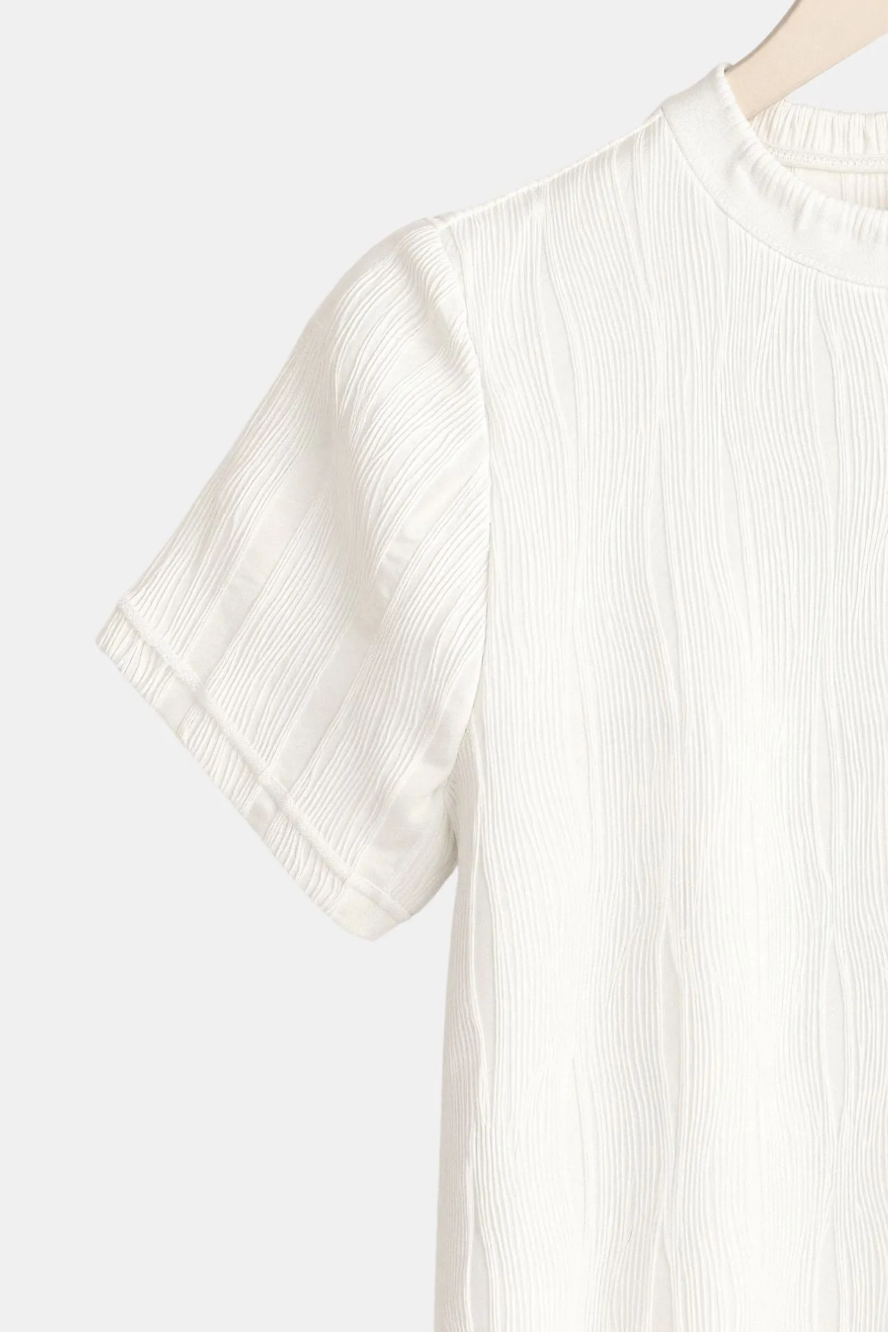 Old Money Spring & Summer Solid Crew Neck Textured T-Shirt